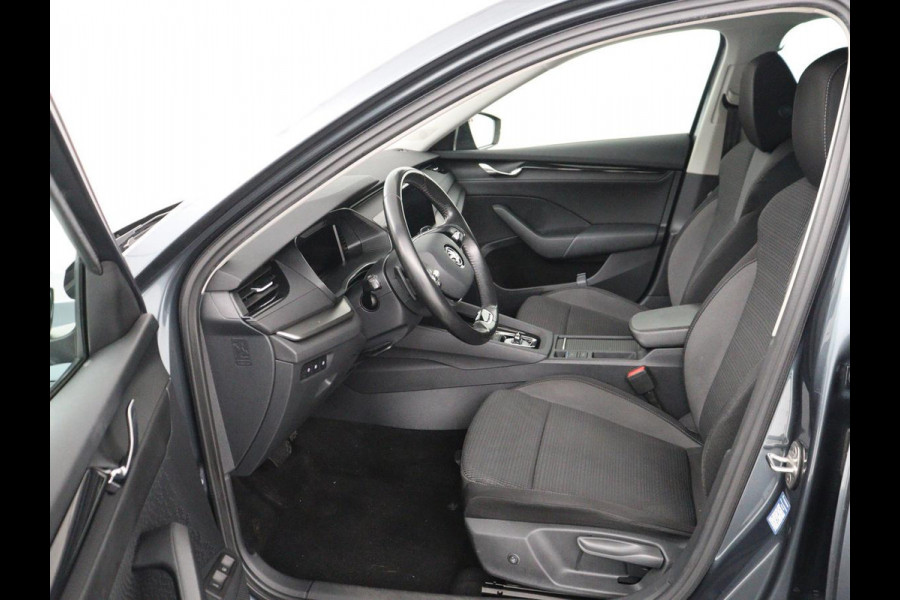 Škoda Octavia 1.4 TSI iV PHEV Business Edition | SOH 92% | Stoelverwarming | Carplay | Navigatie | Parkeerhulp | Digital Cockpit | Chrome pakket | Full LED | Climate control | Bluetooth | Cruise control | Plug In