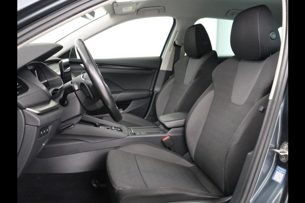 Škoda Octavia 1.4 TSI iV PHEV Business Edition | SOH 92% | Stoelverwarming | Carplay | Navigatie | Parkeerhulp | Digital Cockpit | Chrome pakket | Full LED | Climate control | Bluetooth | Cruise control | Plug In