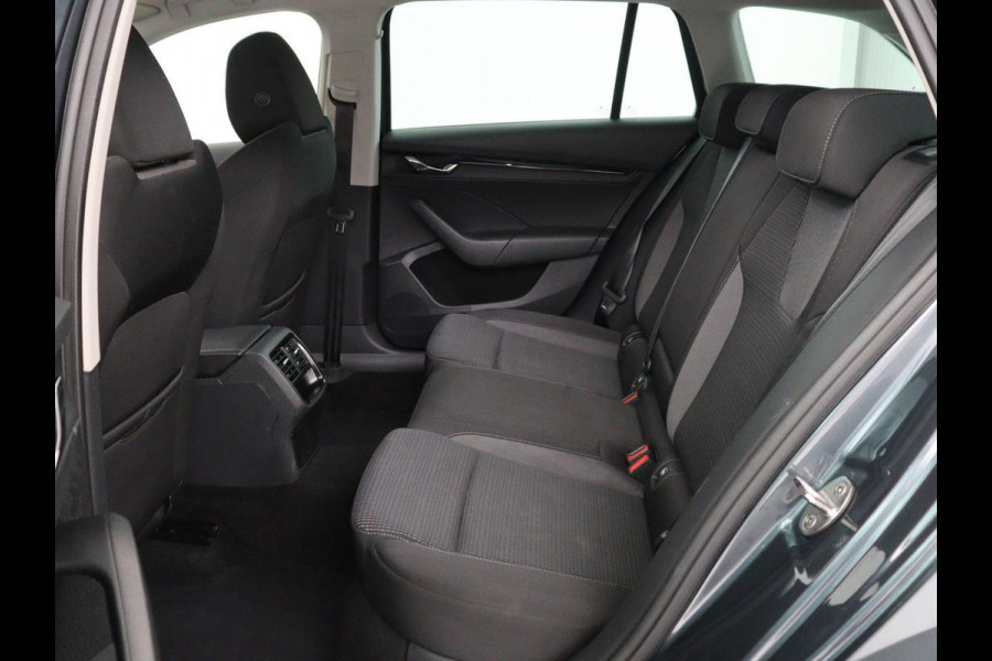 Škoda Octavia 1.4 TSI iV PHEV Business Edition | SOH 92% | Stoelverwarming | Carplay | Navigatie | Parkeerhulp | Digital Cockpit | Chrome pakket | Full LED | Climate control | Bluetooth | Cruise control | Plug In