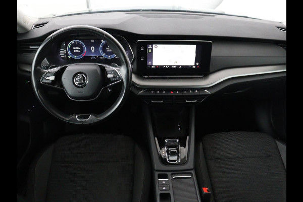 Škoda Octavia 1.4 TSI iV PHEV Business Edition | SOH 92% | Stoelverwarming | Carplay | Navigatie | Parkeerhulp | Digital Cockpit | Chrome pakket | Full LED | Climate control | Bluetooth | Cruise control | Plug In