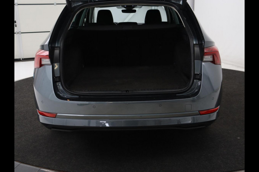 Škoda Octavia 1.4 TSI iV PHEV Business Edition | SOH 92% | Stoelverwarming | Carplay | Navigatie | Parkeerhulp | Digital Cockpit | Chrome pakket | Full LED | Climate control | Bluetooth | Cruise control | Plug In