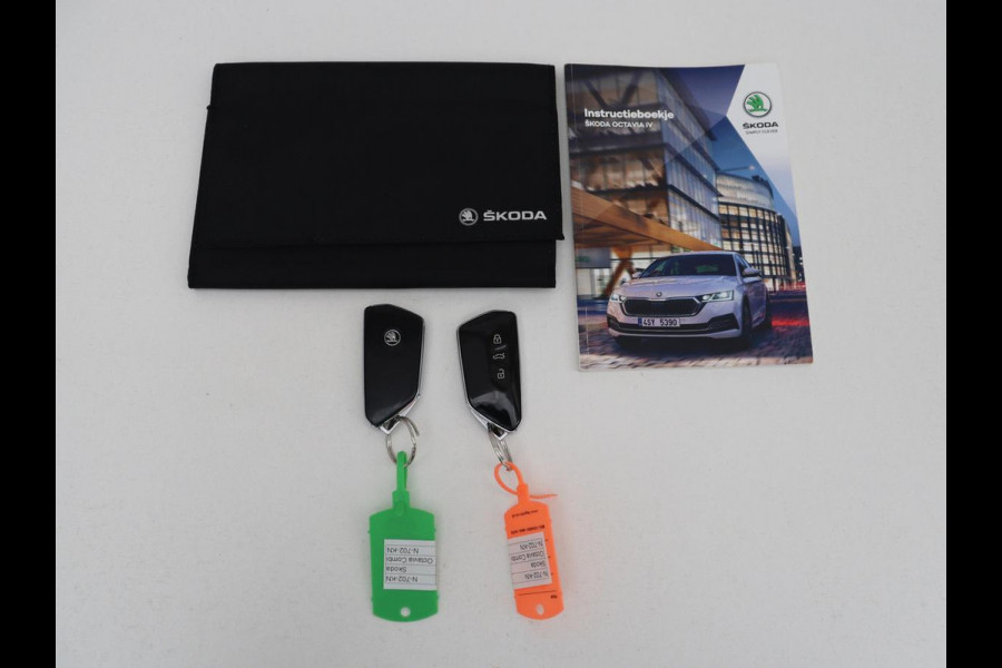 Škoda Octavia 1.4 TSI iV PHEV Business Edition | SOH 92% | Stoelverwarming | Carplay | Navigatie | Parkeerhulp | Digital Cockpit | Chrome pakket | Full LED | Climate control | Bluetooth | Cruise control | Plug In