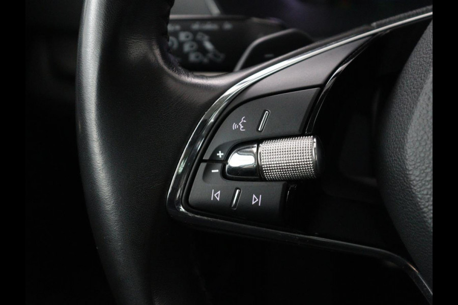 Škoda Octavia 1.4 TSI iV PHEV Business Edition | SOH 92% | Stoelverwarming | Carplay | Navigatie | Parkeerhulp | Digital Cockpit | Chrome pakket | Full LED | Climate control | Bluetooth | Cruise control | Plug In