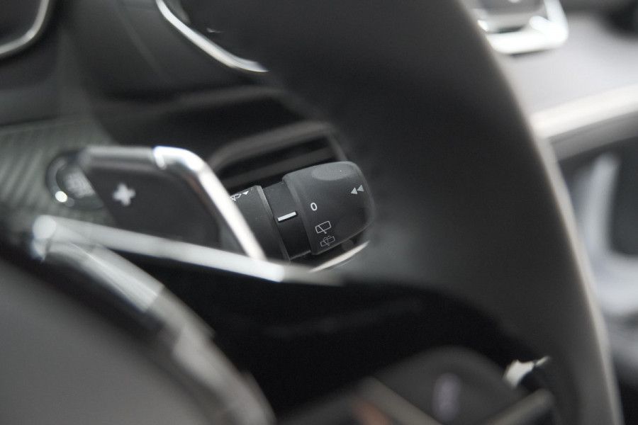 Peugeot 2008 1.2 Hybrid 145 Allure | 360 Camera | Adaptieve Cruise Control | Dodehoekdetectie | Apple Carplay