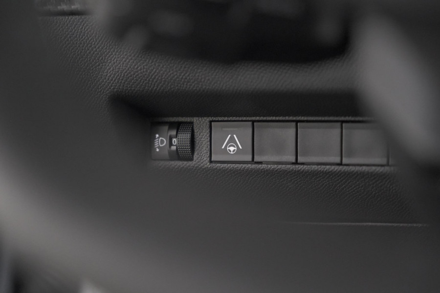 Peugeot 2008 1.2 Hybrid 145 Allure | 360 Camera | Adaptieve Cruise Control | Dodehoekdetectie | Apple Carplay