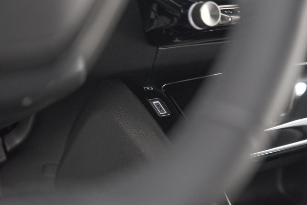 Peugeot 2008 1.2 Hybrid 145 Allure | 360 Camera | Adaptieve Cruise Control | Dodehoekdetectie | Apple Carplay