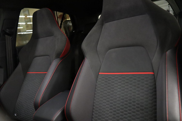 Volkswagen Golf 2.0 TSI GTI CLUBSPORT BLACKSTYLE /PANO/HK/HUD/CARPLAY/IQ/VOLL