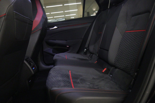 Volkswagen Golf 2.0 TSI GTI CLUBSPORT BLACKSTYLE /PANO/HK/HUD/CARPLAY/IQ/VOLL