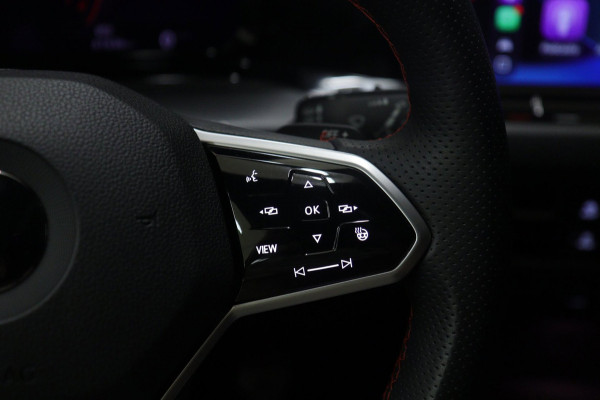 Volkswagen Golf 2.0 TSI GTI CLUBSPORT BLACKSTYLE /PANO/HK/HUD/CARPLAY/IQ/VOLL