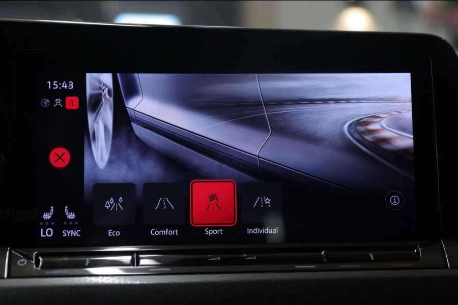 Volkswagen Golf 2.0 TSI GTI CLUBSPORT BLACKSTYLE /PANO/HK/HUD/CARPLAY/IQ/VOLL