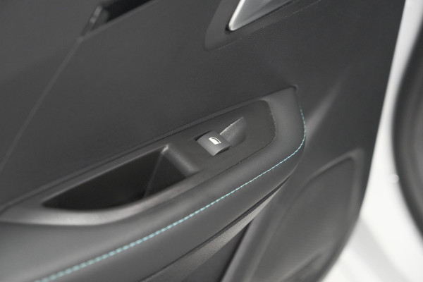 Peugeot 208 PureTech 100 Allure | Parkeersensoren | Apple Carplay | Stoelverwarming