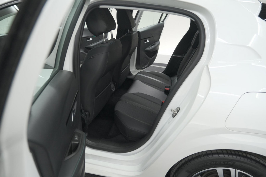 Peugeot 208 PureTech 100 Allure | Parkeersensoren | Apple Carplay | Stoelverwarming