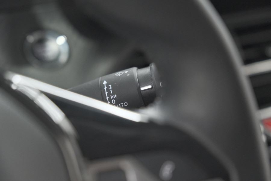Peugeot 208 PureTech 100 Allure | Parkeersensoren | Apple Carplay | Stoelverwarming
