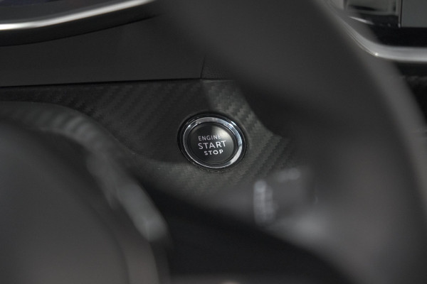 Peugeot 208 PureTech 100 Allure | Parkeersensoren | Apple Carplay | Stoelverwarming