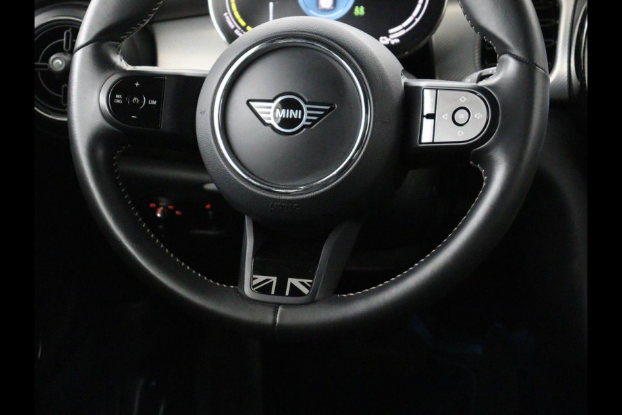 MINI Mini Electric Yours 33kWh | SOH 100% | Panoramadak | Leder | Stoelverwarming | Camera | Warmtepomp | Keyless | Head-Up | Carplay | Navigatie | Full LED | Park Assist