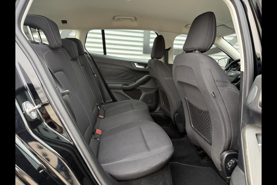Ford FOCUS Wagon 1.0 EcoBoost Titanium Business Navi|Cruise|Trekhaak|Stoel+Stuur verw|Carplay|B&O|PDC V+A|N.A.P|Apk tot 11-2026