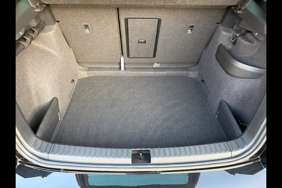 Škoda Karoq 1.5 TSI ACT Sportline Business | Elk. A-klep | 19'' | Camera | Prijs Rijklaar!!