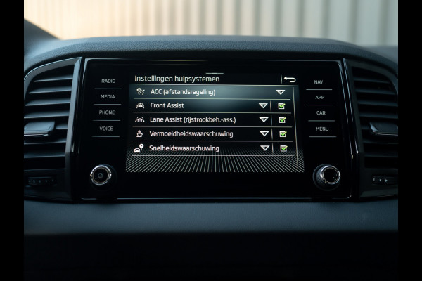 Škoda Karoq 1.5 TSI ACT Sportline Business | Elk. A-klep | 19'' | Camera | Prijs Rijklaar!!