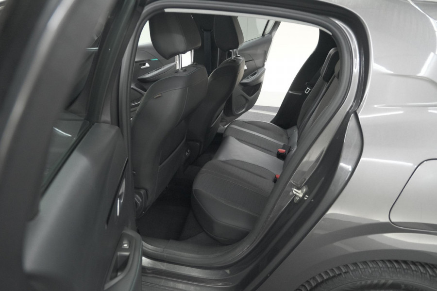 Peugeot 208 PureTech 100 Allure Pack | Parkeersensoren | Apple Carplay | Stoelverwarming