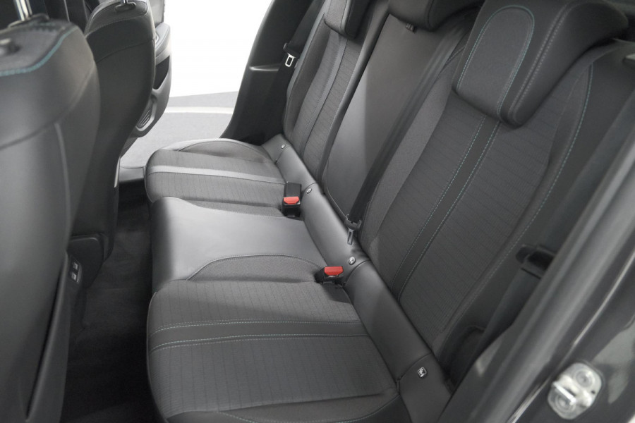 Peugeot 208 PureTech 100 Allure Pack | Parkeersensoren | Apple Carplay | Stoelverwarming