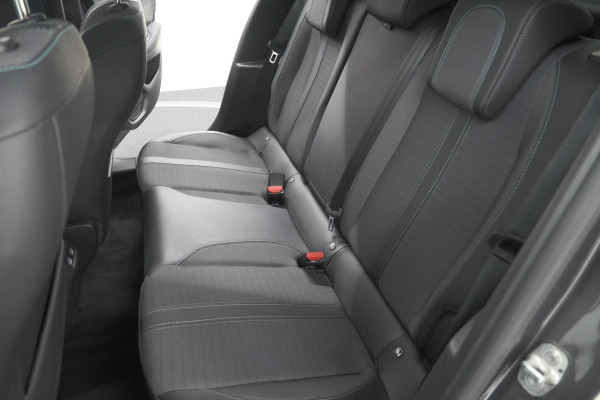 Peugeot 208 PureTech 100 Allure Pack | Parkeersensoren | Apple Carplay | Stoelverwarming