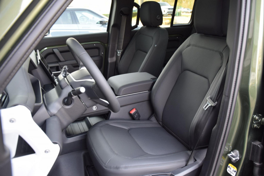 Land Rover Defender 110 P300e 110 Forest Edition