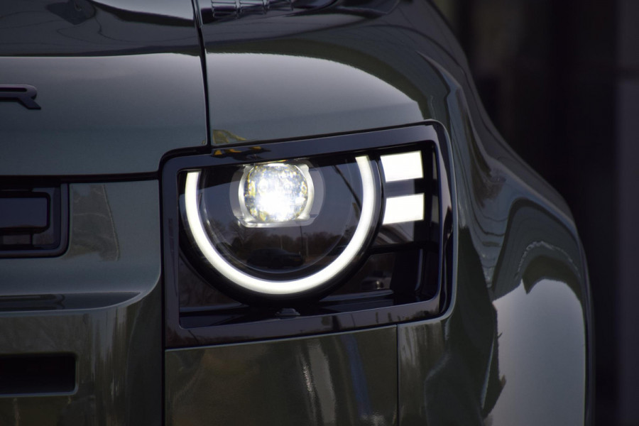 Land Rover Defender 110 P300e 110 Forest Edition