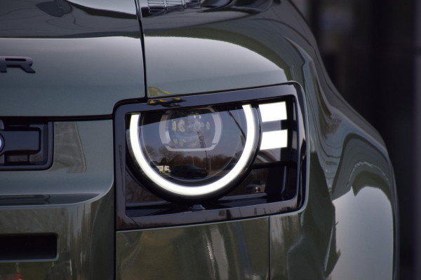 Land Rover Defender 110 P300e 110 Forest Edition