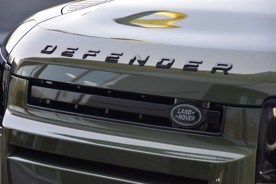 Land Rover Defender 110 P300e 110 Forest Edition