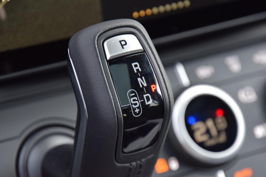 Land Rover Defender 110 P300e 110 Forest Edition