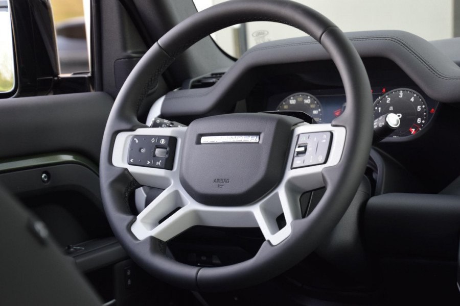 Land Rover Defender 110 P300e 110 Forest Edition