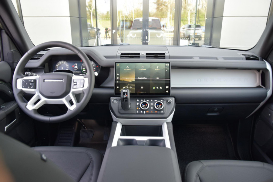 Land Rover Defender 110 P300e 110 Forest Edition