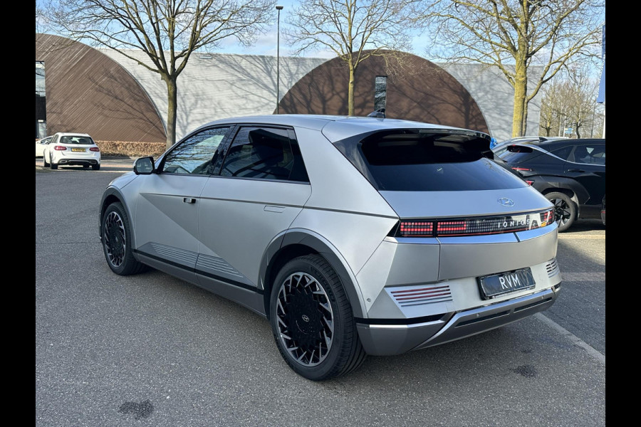Hyundai IONIQ 5 Lounge 77kWh SOH 100%| NIEUWE AUTO 45KM!!| VAN €60.000,- NU VOOR SLECHTS €45.877,- Uw LENTEVOORDEEL €14.123,-| ELEK. STOELEN MET MEMORY| WARMTEPOMP| BOSE AUDIO| HEAD-UP DISPLAY| STOELVERWARMING+ VENTILATIE| ACHTERBANK VERWARMD| SUPER COMPLEET!|