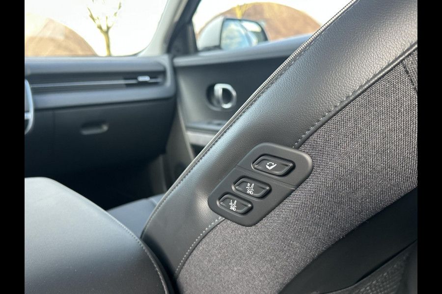 Hyundai IONIQ 5 Lounge 77kWh SOH 100%| NIEUWE AUTO 45KM!!| VAN €60.000,- NU VOOR SLECHTS €45.877,- Uw LENTEVOORDEEL €14.123,-| ELEK. STOELEN MET MEMORY| WARMTEPOMP| BOSE AUDIO| HEAD-UP DISPLAY| STOELVERWARMING+ VENTILATIE| ACHTERBANK VERWARMD| SUPER COMPLEET!|