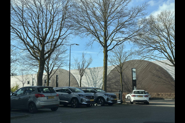 Hyundai IONIQ 5 Lounge 77kWh SOH 100%| NIEUWE AUTO 45KM!!| VAN €60.000,- NU VOOR SLECHTS €45.877,- Uw LENTEVOORDEEL €14.123,-| ELEK. STOELEN MET MEMORY| WARMTEPOMP| BOSE AUDIO| HEAD-UP DISPLAY| STOELVERWARMING+ VENTILATIE| ACHTERBANK VERWARMD| SUPER COMPLEET!|