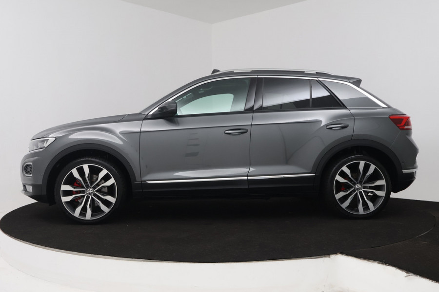 Volkswagen T-Roc 2.0 TSI 4Motion Sport (PANORAMADAK, TREKHAAK, STOELVERWARMING, CRUISE ADAPTIEF, DIGITALE COCKPIT, CARPLAY)