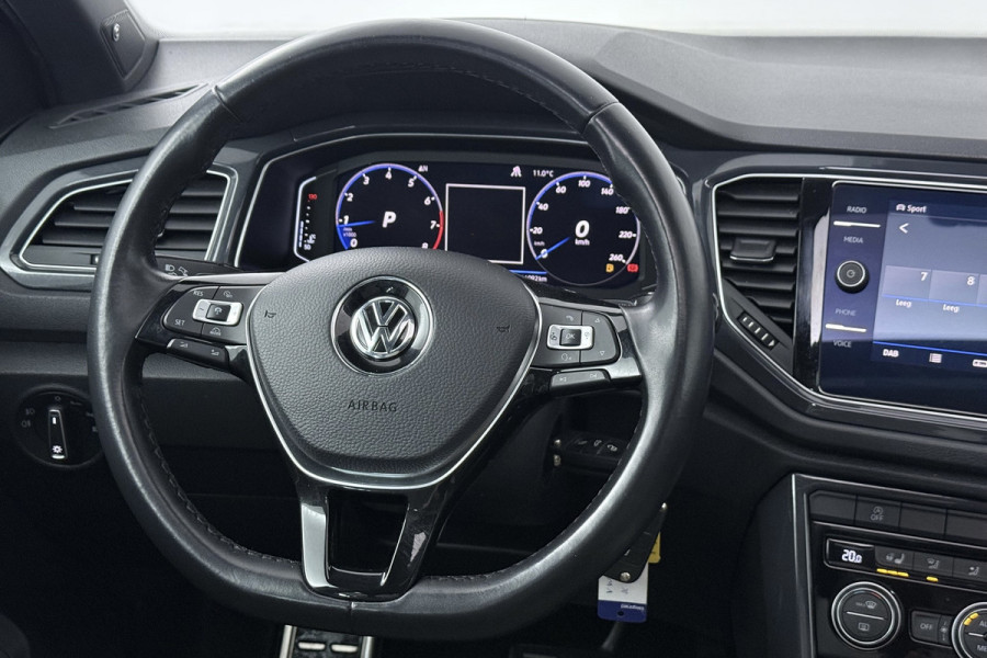 Volkswagen T-Roc 2.0 TSI 4Motion Sport (PANORAMADAK, TREKHAAK, STOELVERWARMING, CRUISE ADAPTIEF, DIGITALE COCKPIT, CARPLAY)