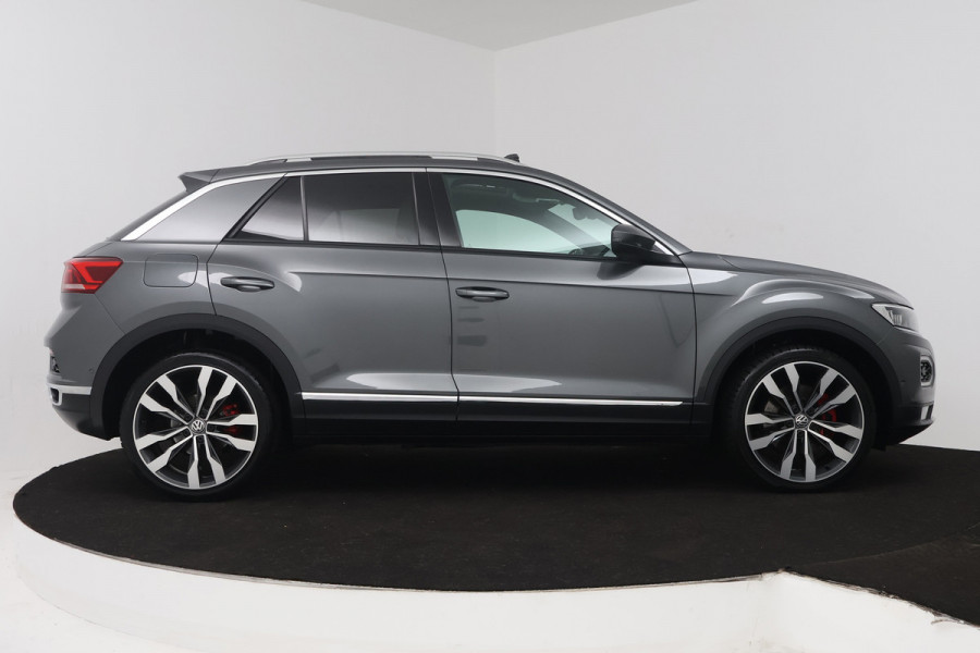 Volkswagen T-Roc 2.0 TSI 4Motion Sport (PANORAMADAK, TREKHAAK, STOELVERWARMING, CRUISE ADAPTIEF, DIGITALE COCKPIT, CARPLAY)