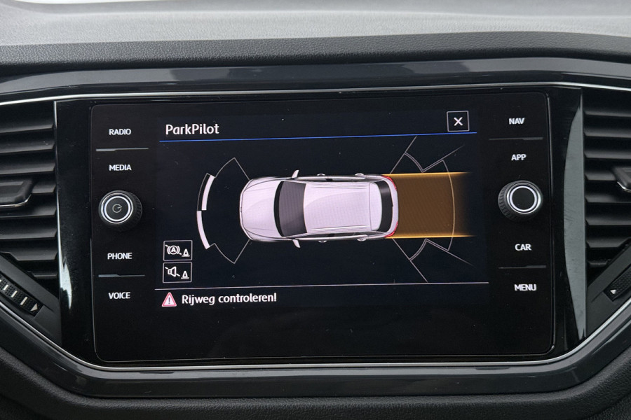 Volkswagen T-Roc 2.0 TSI 4Motion Sport (PANORAMADAK, TREKHAAK, STOELVERWARMING, CRUISE ADAPTIEF, DIGITALE COCKPIT, CARPLAY)