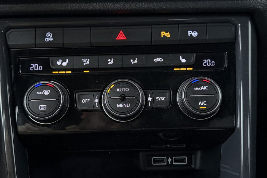 Volkswagen T-Roc 2.0 TSI 4Motion Sport (PANORAMADAK, TREKHAAK, STOELVERWARMING, CRUISE ADAPTIEF, DIGITALE COCKPIT, CARPLAY)