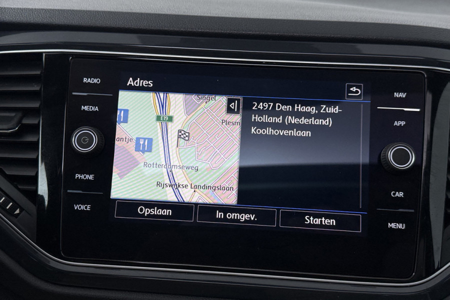 Volkswagen T-Roc 2.0 TSI 4Motion Sport (PANORAMADAK, TREKHAAK, STOELVERWARMING, CRUISE ADAPTIEF, DIGITALE COCKPIT, CARPLAY)