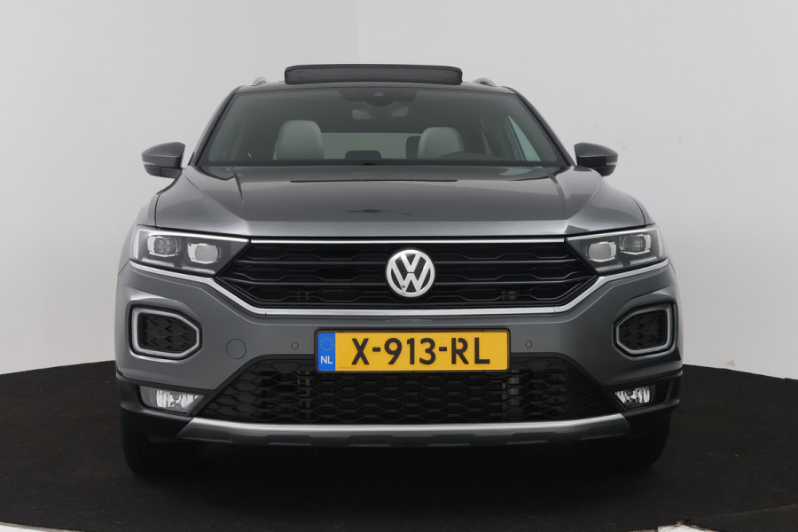 Volkswagen T-Roc 2.0 TSI 4Motion Sport (PANORAMADAK, TREKHAAK, STOELVERWARMING, CRUISE ADAPTIEF, DIGITALE COCKPIT, CARPLAY)