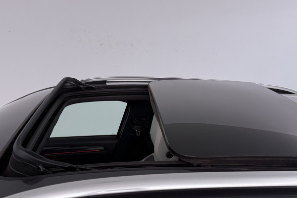 Volkswagen T-Roc 2.0 TSI 4Motion Sport (PANORAMADAK, TREKHAAK, STOELVERWARMING, CRUISE ADAPTIEF, DIGITALE COCKPIT, CARPLAY)