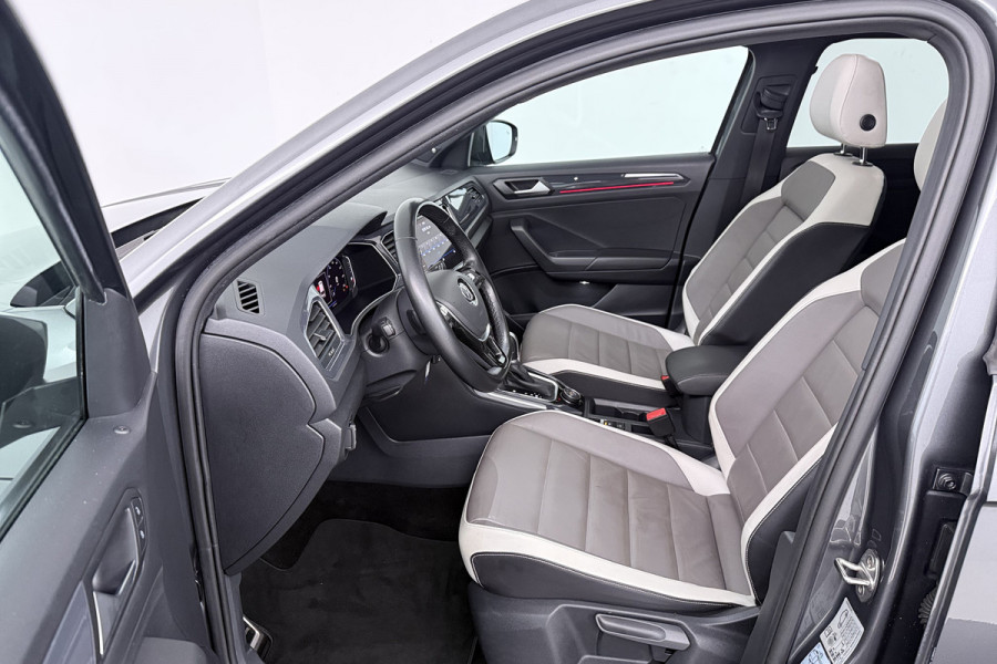 Volkswagen T-Roc 2.0 TSI 4Motion Sport (PANORAMADAK, TREKHAAK, STOELVERWARMING, CRUISE ADAPTIEF, DIGITALE COCKPIT, CARPLAY)