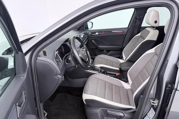 Volkswagen T-Roc 2.0 TSI 4Motion Sport (PANORAMADAK, TREKHAAK, STOELVERWARMING, CRUISE ADAPTIEF, DIGITALE COCKPIT, CARPLAY)