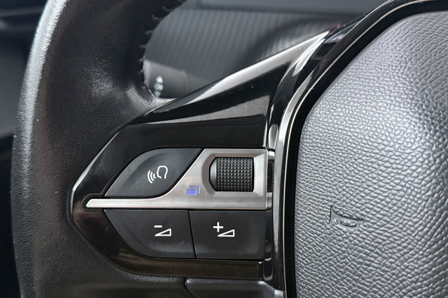 Peugeot 208 1.2 PureTech Active Pack (TREKHAAK, SENSOREN, BLUETOOTH, NAVIGATIE)