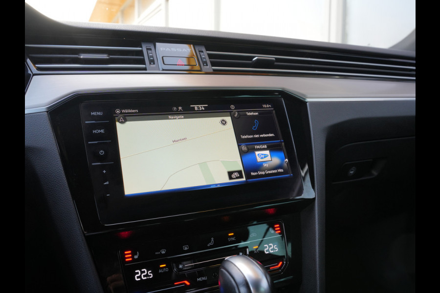Volkswagen Passat Variant 1.5 TSI R-Line Business + | Achteruitrijcamera | Apple Carplay/Android Auto