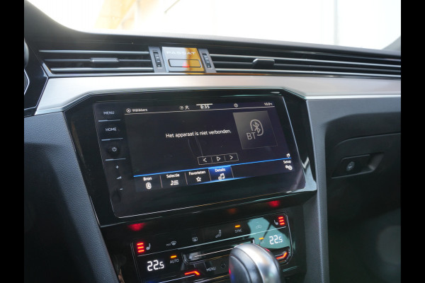 Volkswagen Passat Variant 1.5 TSI R-Line Business + | Achteruitrijcamera | Apple Carplay/Android Auto