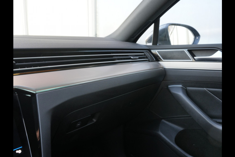 Volkswagen Passat Variant 1.5 TSI R-Line Business + | Achteruitrijcamera | Apple Carplay/Android Auto