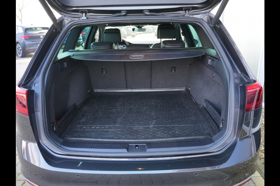Volkswagen Passat Variant 1.5 TSI R-Line Business + | Achteruitrijcamera | Apple Carplay/Android Auto